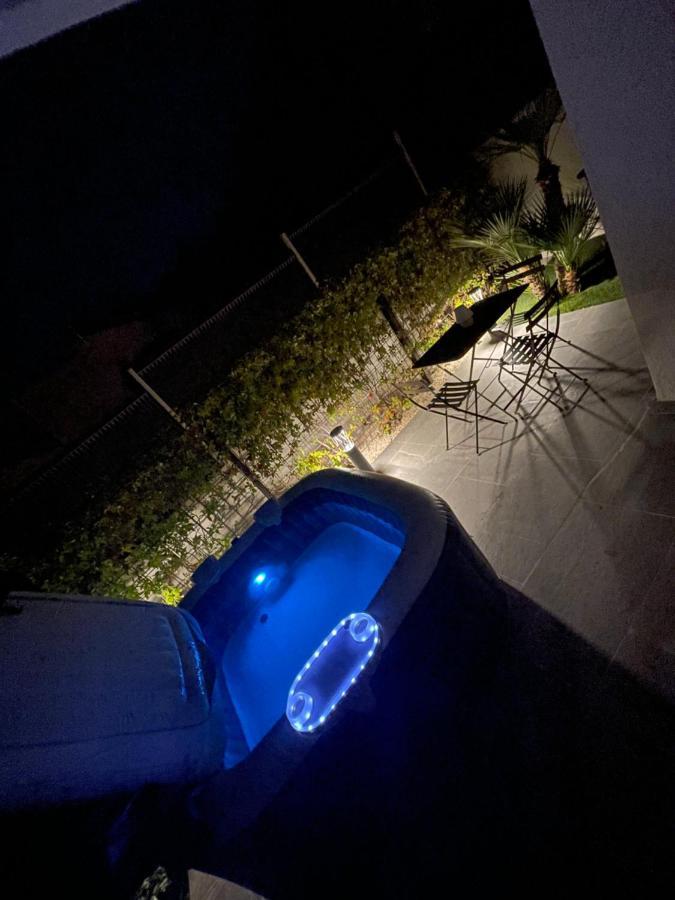 Appartement De Caractere Avec Jacuzzi Frejus Exterior photo