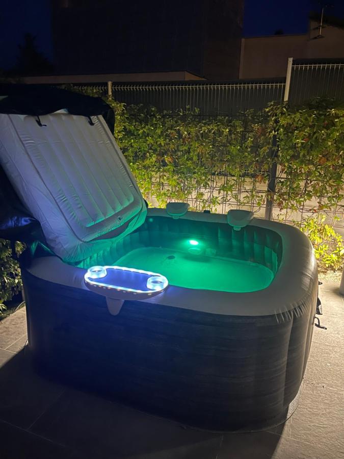 Appartement De Caractere Avec Jacuzzi Frejus Exterior photo