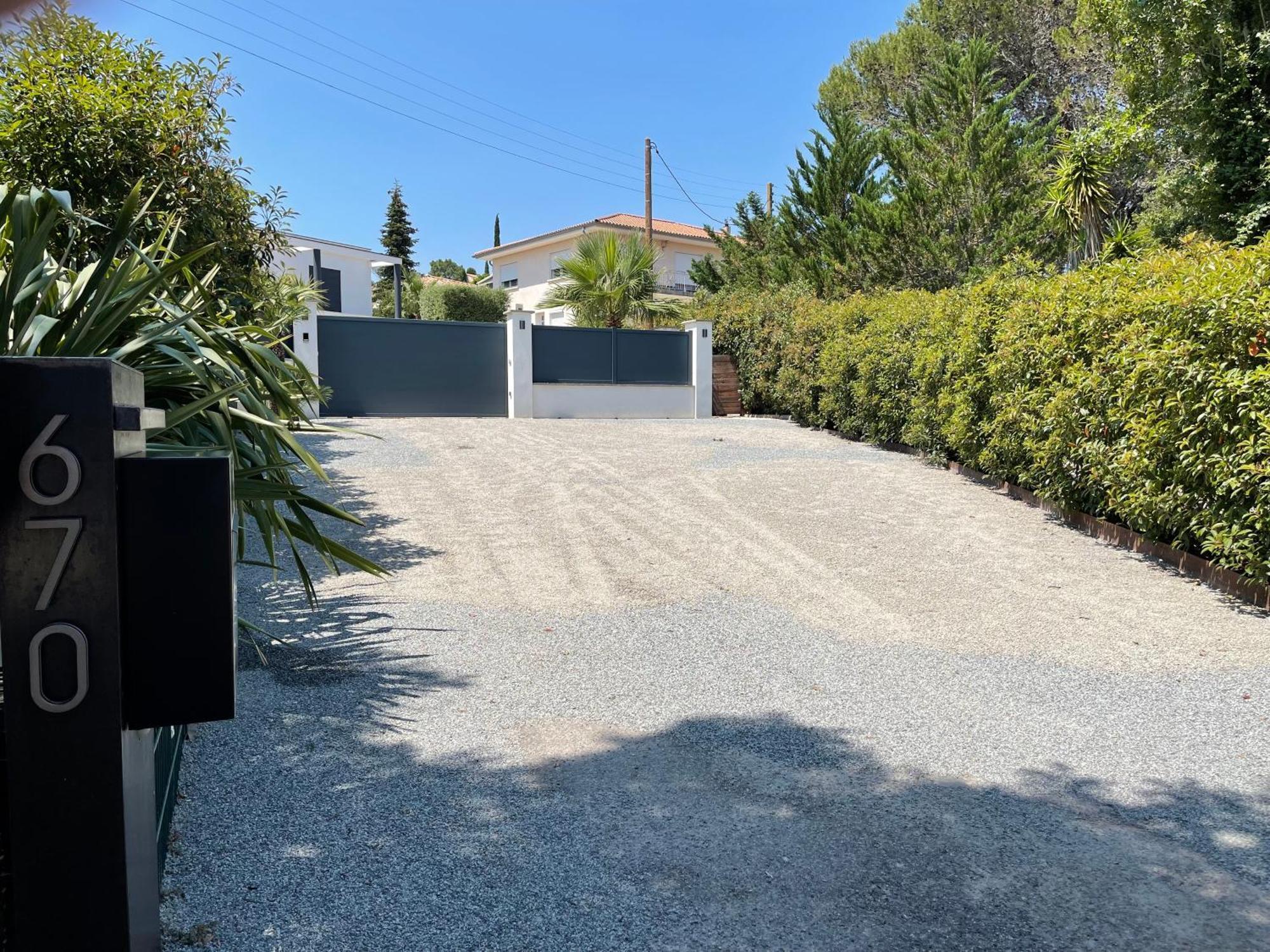 Appartement De Caractere Avec Jacuzzi Frejus Exterior photo