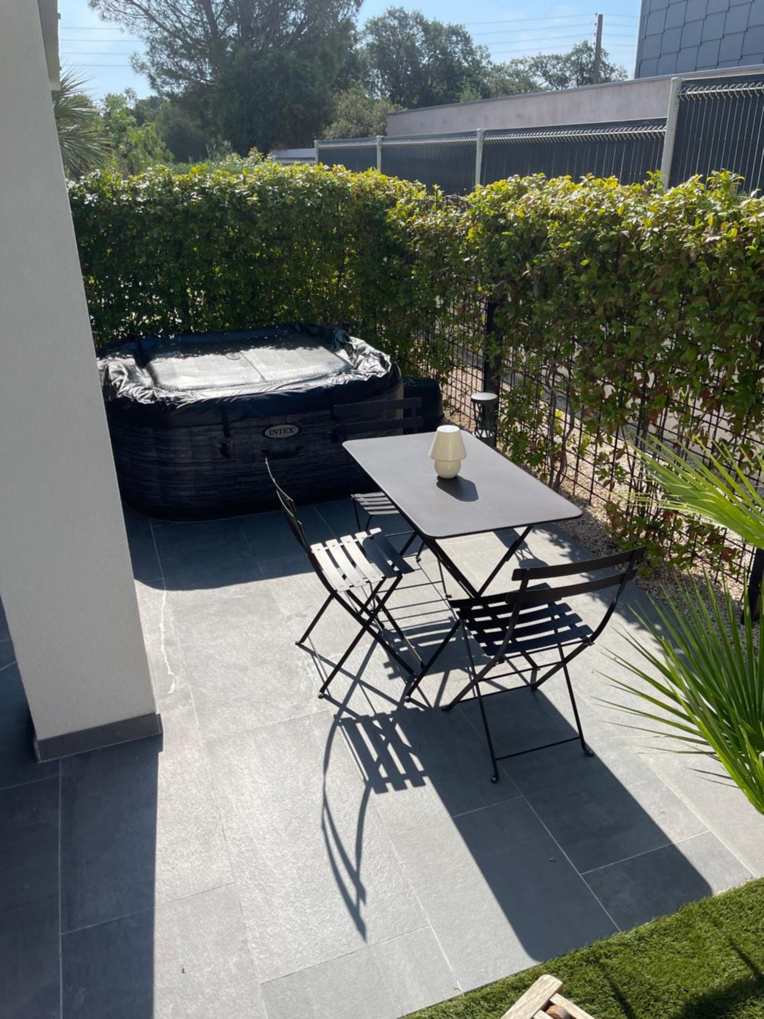 Appartement De Caractere Avec Jacuzzi Frejus Exterior photo